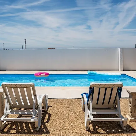 Διαμέρισμα Wake Up With The Sea Breeze- House With Pool Ap1 Lavra