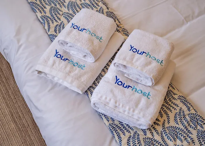 Wake Up With The Sea Breeze- House With Pool Ap1